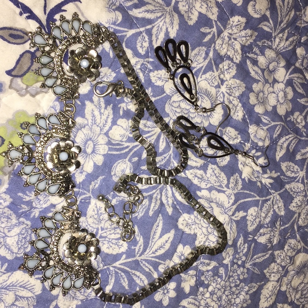 Necklace and earring set